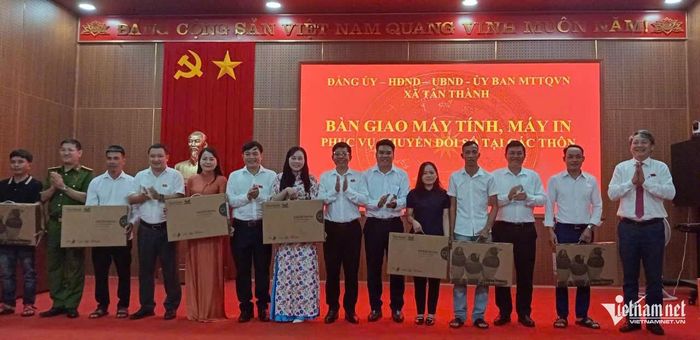 Các thôn, bản ở xã Tân Thành, tỉnh Quảng Trị đã được cấp máy tính, máy in để vận hành chính quyền số