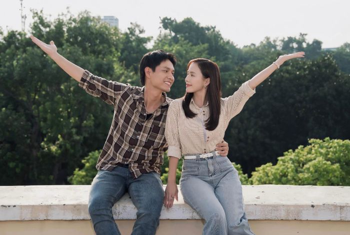 Minh Thu chia sẻ ảnh hậu trường phim. 