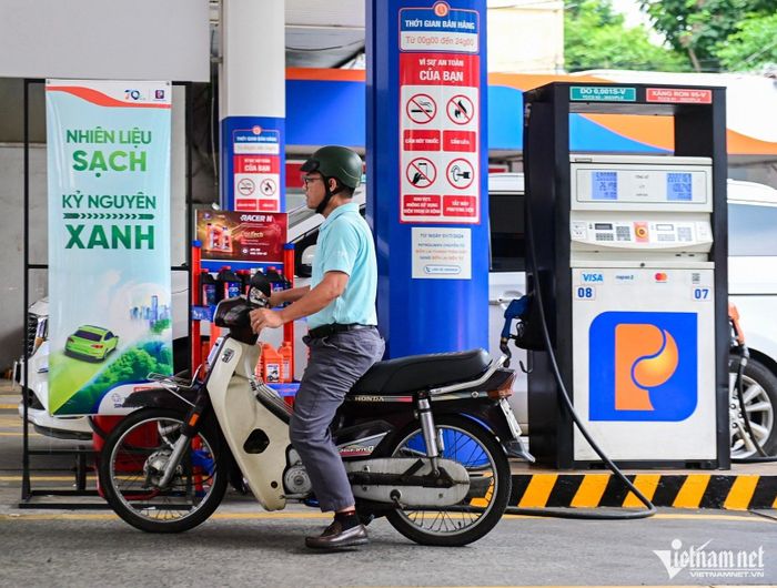 Giá xăng dầu trong nước hôm nay được điều chỉnh. Ảnh: Nguyễn Huế