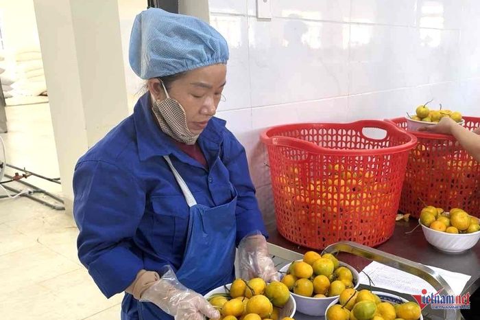 Nhờ cân đối chi phí nên học sinh trường nội trú liên cấp Ia R'vê có món tráng miệng. Ảnh: Hải Dương