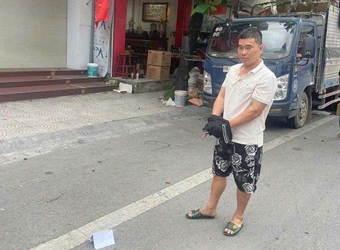  Bị can Hầu Đức Thắng tham gia thực nghiệm điều tra tại hiện trường. Ảnh: CAQN