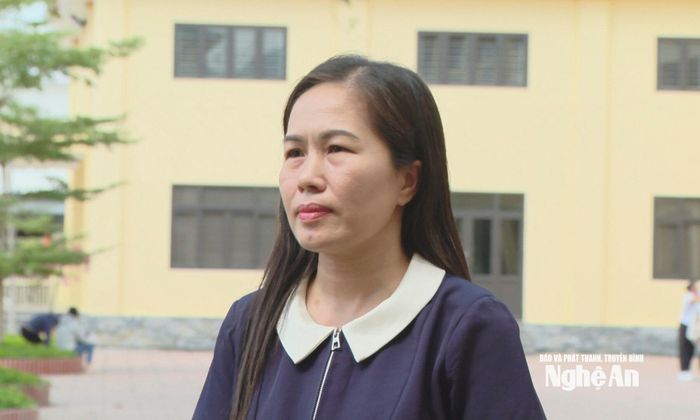 Bà Trịnh Thị Thúy - Hiệu trưởng Trường Tiểu học Thị trấn Quỳ Hợp. Ảnh: Thái Dương