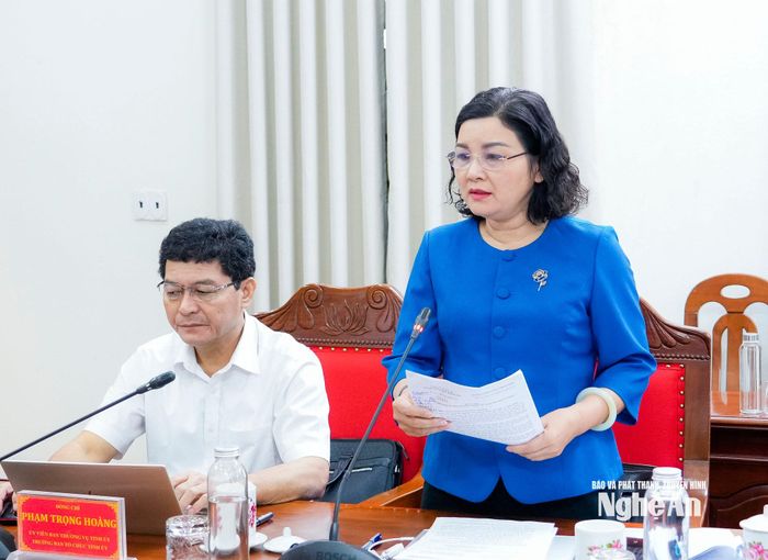 Đồng chí Nguyễn Thị Hồng Hoa - Chủ nhiệm Ủy ban Kiểm tra Tỉnh ủy phát biểu tại buổi làm việc. Ảnh: Phạm Bằng