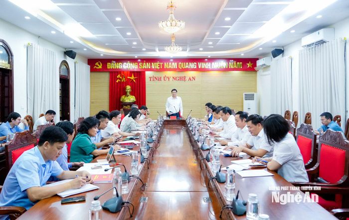 Quang cảnh buổi làm việc Thường trực Tỉnh ủy với các cơ quan chuyên trách tham mưu, giúp việc, Đảng ủy các cơ quan Đảng tỉnh, đơn vị sự nghiệp công lập trực thuộc Tỉnh ủy. Ảnh: Phạm Bằng