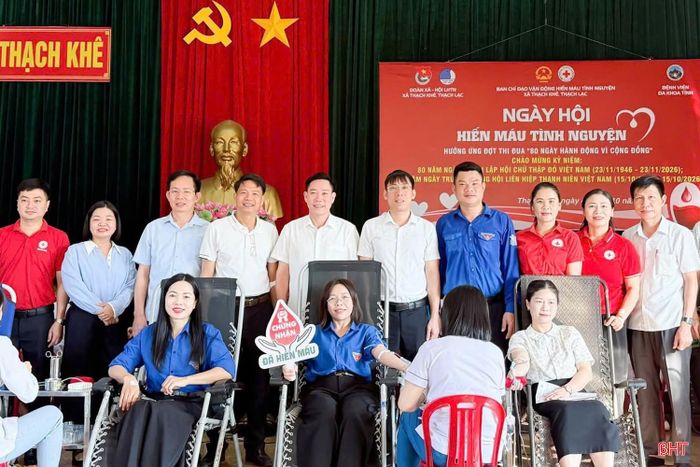 Hiến máu tình nguyện cũng là một trong những phần việc trọng tâm được các cấp hội lựa chọn triển khai trong đợt thi đua cao điểm. Từ đầu tháng 9 đến nay, đã tổ chức 3 đợt hiến máu với hơn 800 người tham gia, thu được hơn gần 680 đơn vị máu để kịp thời cung cấp cho các cơ sở y tế trên địa bàn tỉnh.