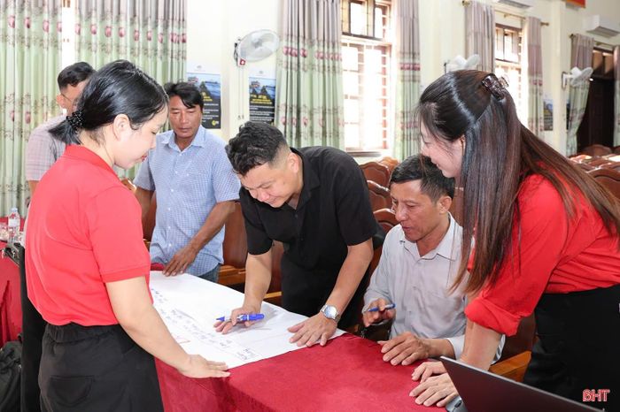Bên cạnh các chương trình hỗ trợ đối tượng yếu thế, hoạt động truyền thông, trang bị kiến thức, kỹ năng về phòng ngừa, ứng phó với thiên tai cũng được các cấp hội quan tâm thực hiện. Hội Chữ thập đỏ tỉnh đã phối hợp các địa phương, đơn vị tổ chức 4 lớp tập huấn, 2 đợt khảo sát đánh giá rủi ro thiên tai với hơn 600 người tham gia.