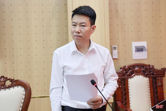 Phó Giám đốc Sở Nông nghiệp và Môi trường Trương Văn Cường đóng góp ý kiến tại hội nghị.