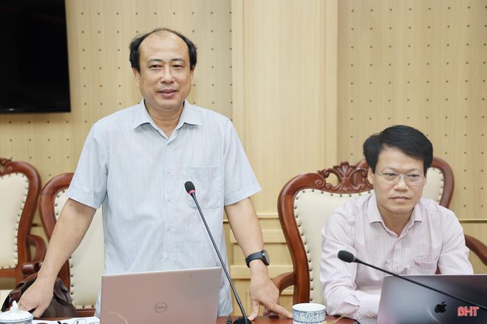 Phó Trưởng ban Quản lý KKT tỉnh Phạm Văn Tình góp ý vào các dự án luật.