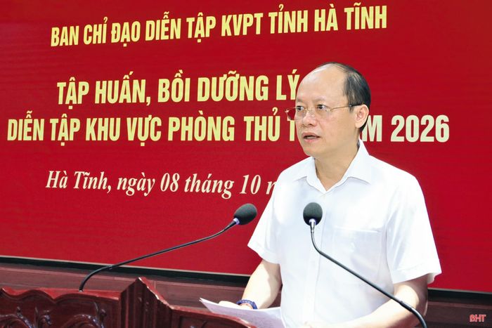 Đồng chí Nguyễn Hồng Lĩnh, Phó Bí thư Thường trực Tỉnh ủy, Chủ tịch HĐND tỉnh, Phó Trưởng ban Chỉ đạo diễn tập KVPT tỉnh phát biểu chỉ đạo.