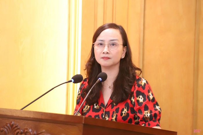 Phó Trưởng ban Thường trực Ban Tuyên giáo Tỉnh ủy Đặng Thị Quỳnh Diệp phát biểu tại hội nghị.