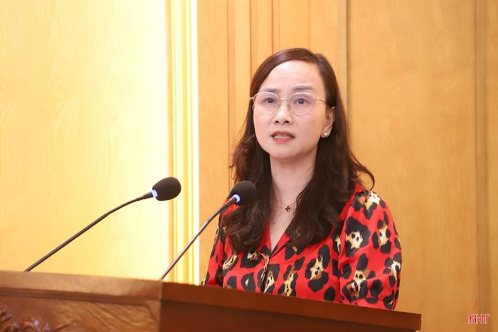 Phó Trưởng ban Thường trực Ban Tuyên giáo Tỉnh ủy Đặng Thị Quỳnh Diệp phát biểu tại hội nghị.