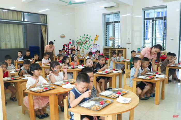 Sự phối hợp chặt chẽ giữa gia đình và nhà trường góp phần tạo môi trường học tập, giáo dục tốt hơn cho học sinh.