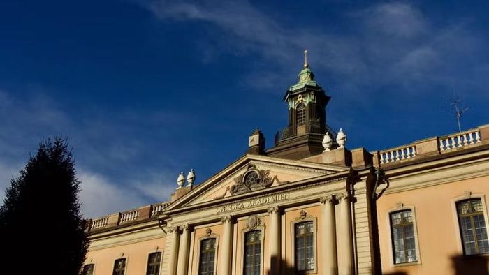 Viện Hàn lâm Khoa học Hoàng gia Thụy Điển tại Stockholm đã công bố giải Nobel Y Sinh năm 2026. (Ảnh: Canva)