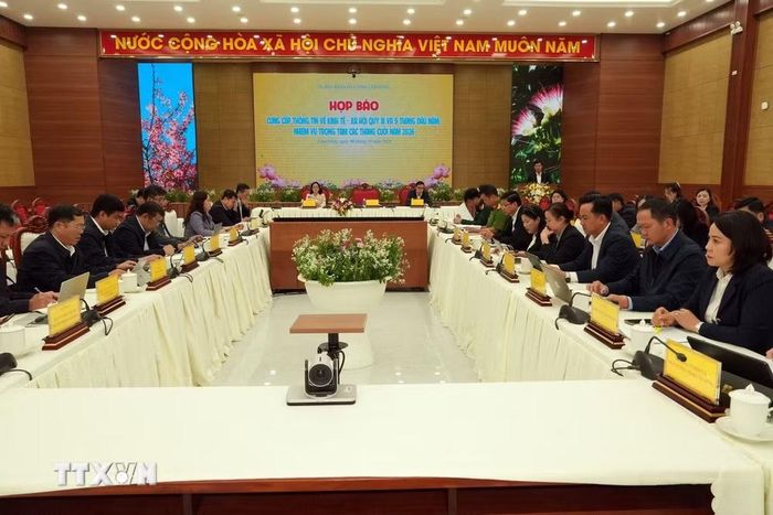 Ủy ban Nhân dân tỉnh Lâm Đồng chủ trì họp báo cung cấp thông tin kinh tế-xã hội 9 tháng đầu năm cho các cơ quan báo chí. (Ảnh: Chu Quốc Hùng/TTXVN)
