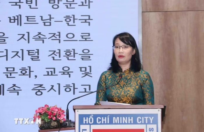 Bà Trần Thị Diệu Thúy, Phó Trưởng Đoàn đại biểu Quốc hội Thành phố Hồ Chí Minh, Chủ tịch Hội hữu nghị Việt Nam-Hàn Quốc Thành phố Hồ Chí Minh, phát biểu chúc mừng kỷ niệm Ngày lập quốc của Hàn Quốc. (Ảnh: Xuân Khu/TTXVN)