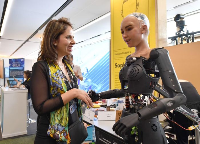 Robot hình người được giới thiệu tại Geneva, Thụy Sĩ. Ảnh: THX/TTXVN phát