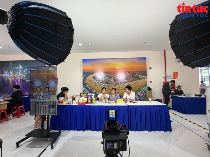 Những phiên bán hàng livestream được triển khai liên tục để doanh nghiệp bán hàng trên nền tảng thương mại điện tử.