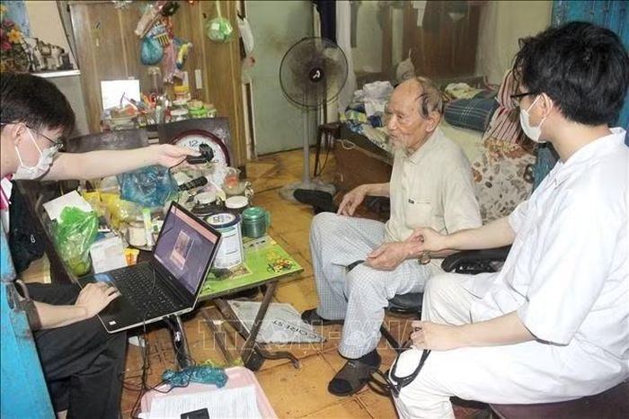 Ngoài khám sức khỏe, người dân được khai thác thông tin và tạo hồ sơ sức khỏe điện tử.