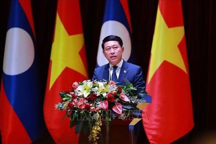 Thủ tướng Lào Saleumxay Kommasith phát biểu tại Hội nghị Xúc tiến đầu tư Việt Nam - Lào. Ảnh: Dương Giang/TTXVN