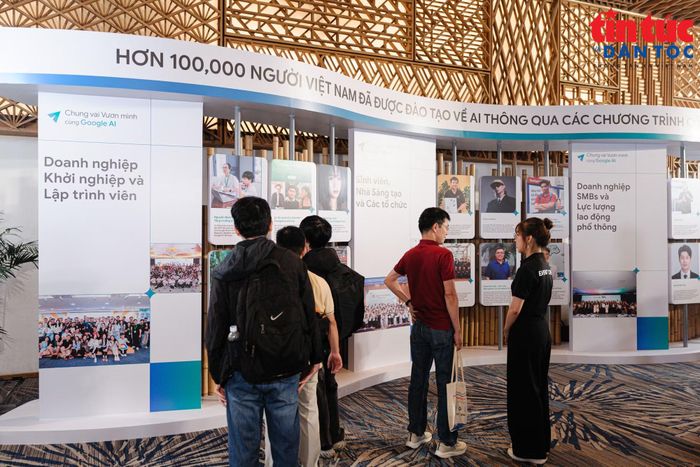 Xuyên suốt chương trình, AI Riser Việt Nam 2026 thu hút hơn 10.000 lượt người tham dự trực tiếp và trực tuyến.