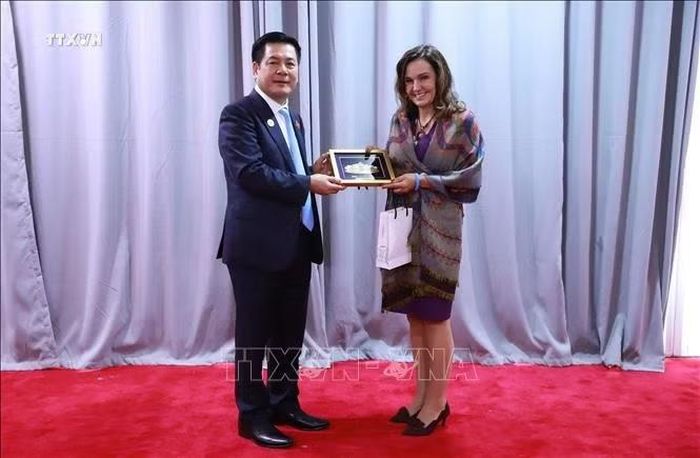 Phó Chủ tịch Quốc hội Nguyễn Hồng Diên và Thượng nghị sĩ Ba Lan Gabriela Morawa-Stanecka, hiện là Phó Chủ tịch IPU. Ảnh: Hoàng Nhương/PV TTXVN tại Đông Phi