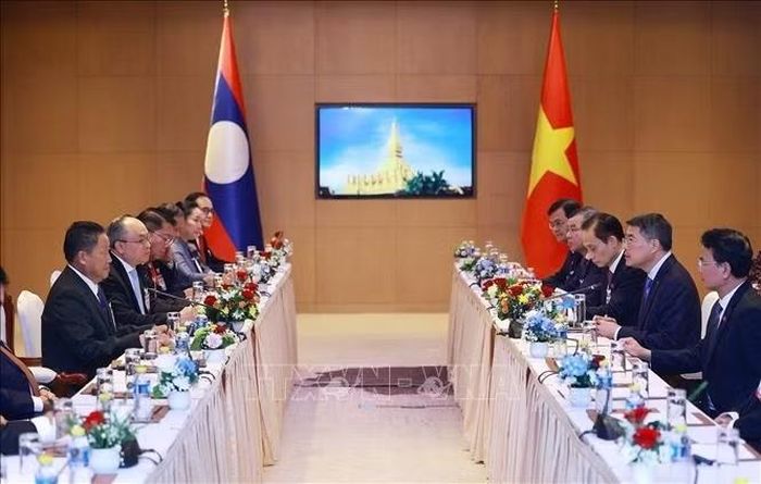 Thủ tướng Chính phủ Lê Minh Hưng tiếp Chủ tịch Ủy ban Trung ương Mặt trận Lào xây dựng đất nước và Hội Hữu nghị Lào - Việt Nam. Ảnh: Dương Giang/TTXVN