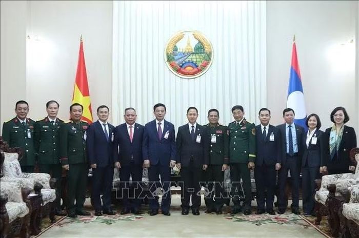 Đoàn đại biểu Bộ Quốc phòng hai nước Việt Nam-Lào. Ảnh: Xuân Tú/TTXVN