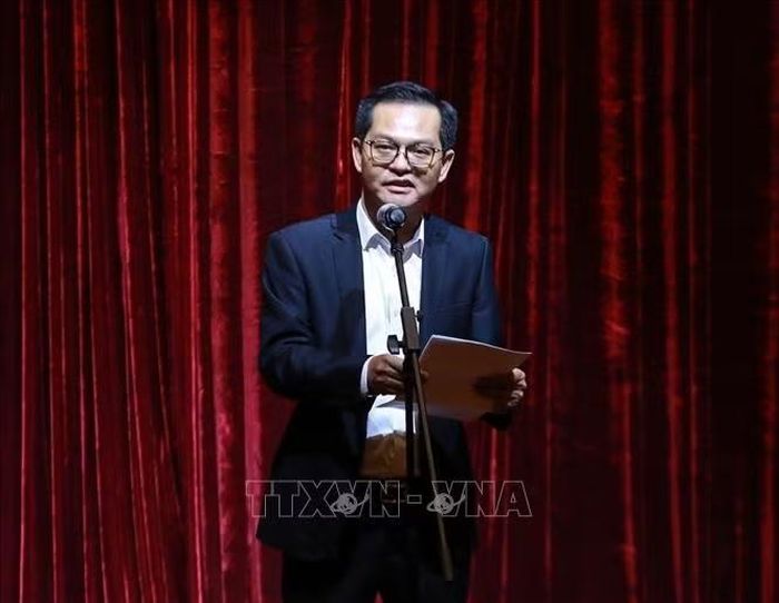 NSND Nguyễn Trung Hiếu, Giám đốc Nhà hát Kịch Hà Nội phát biểu. Ảnh: Khánh Hoà/TTXVN