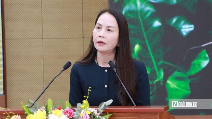 Bà Nguyễn Thị Bích Ngọc, Phó Giám đốc Sở Văn hóa, Thể thao và Du lịch tỉnh Lâm Đồng, phát biểu tại buổi họp báo.