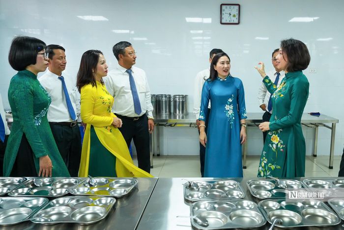 Bà Hà bày tỏ vui mừng trước diện mạo cơ sở vật chất mới được đầu tư tại Trường Trung học cơ sở Ngọc Hà. Phó Chủ tịch UBND Thành phố Vũ Thu Hà đề nghị tập thể cán bộ, giáo viên, học sinh nhà trường giữ gìn, khai thác hiệu quả cơ sở vật chất, phục vụ tốt việc dạy và học.