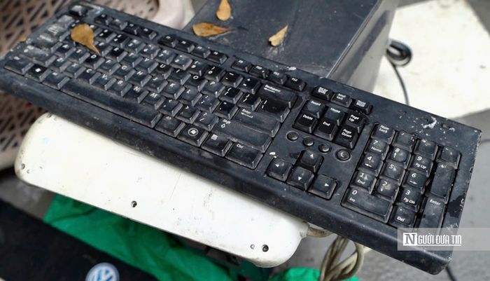 Các thiết bị điện tử bị ngấm nước hư hỏng.
