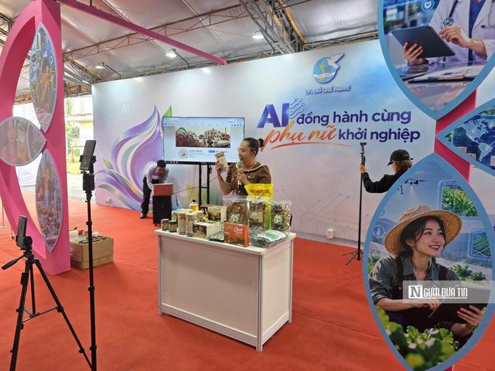 Các gian hàng kết nối livestream bán sản phẩm trực tiếp trên sàn thương mại điện tử.