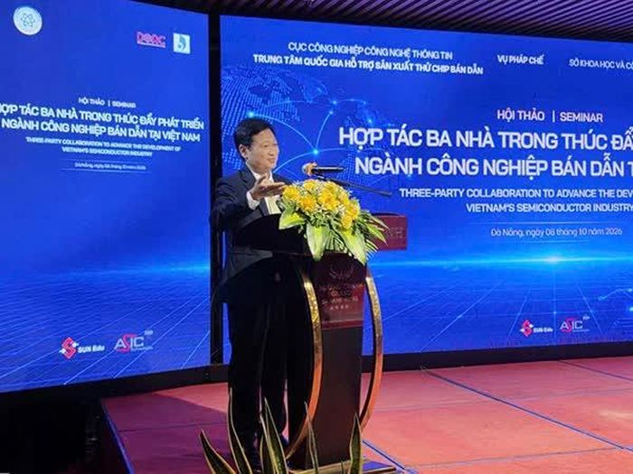 Cục trưởng Cục Công nghiệp CNTT Nguyễn Khắc Lịch phát biểu tại hội thảo.