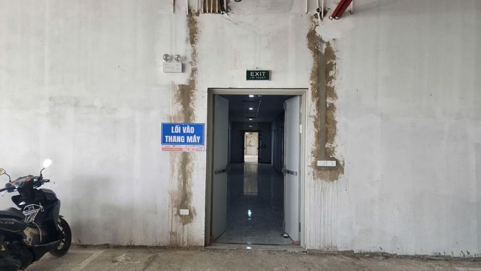 Lối từ khu vực để xe dẫn vào thang máy, phục vụ cư dân di chuyển lên các tầng căn hộ tại tòa A3, dự án New City.