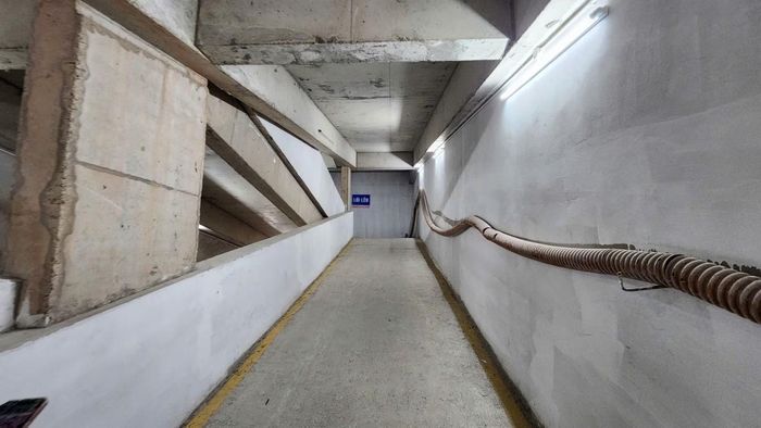Lối lên hầm dành cho xe máy tại tòa A3, dự án New City, trong ngày 8/10.