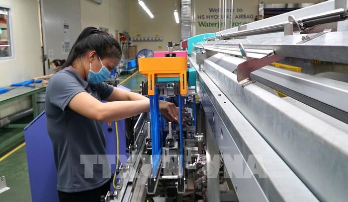 Hoạt động sản xuất tại nhà máy HS Hyosung Quảng Nam (doanh nghiệp 100% vốn Hàn Quốc tại khu công nghiệp Tam Thăng, thành phố Đà Nẵng). Ảnh: Quốc Dũng – TTXVN 