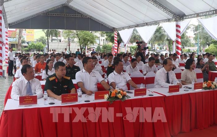 Các đại biểu tham dự lễ phát động. Ảnh: Tuấn Phi - TTXVN