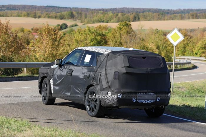 Thiết kế KIA Sportage vuông vức hơn so với bản hiện tại. Ảnh: Carscoops
