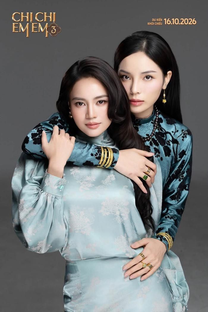 Chị Chị Em Em 3 quy tụ bộ ba nữ diễn viên Ninh Dương Lan Ngọc, Kỳ Duyên và Chi Pu trong những vai diễn mang màu sắc khác biệt.
