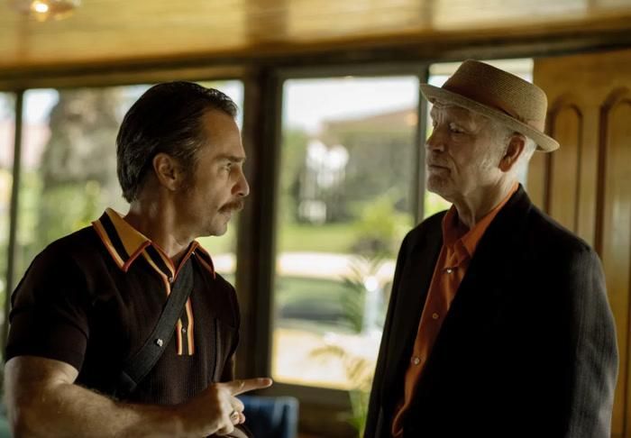 Wild Horse Nine của Martin McDonagh đạt 95% Rotten Tomatoes và 79 điểm Metacritic.