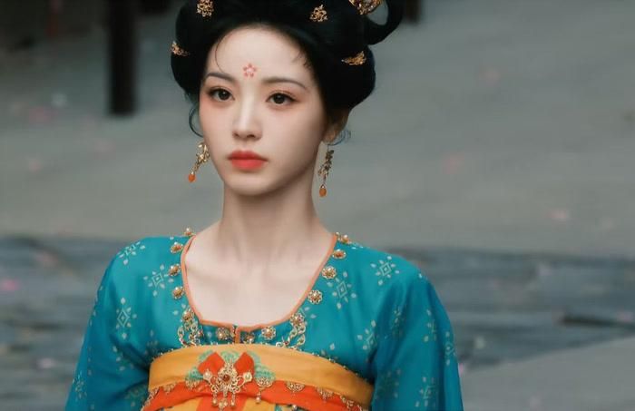 Trong phim, Điền Hi Vi đảm nhận vai A Sửu/Ngụy Nhiêu.