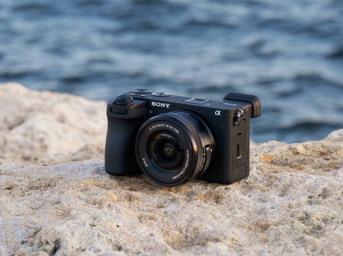 Với dòng mirrorless APS-C, A6700 là mẫu cao cấp nhất