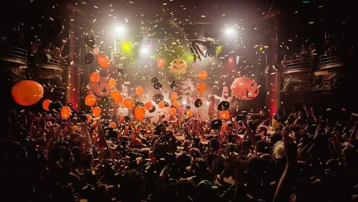 Ở London, có rất nhiều lễ hội và chương trình cho ngày Halloween. Ảnh: Clapham Grand