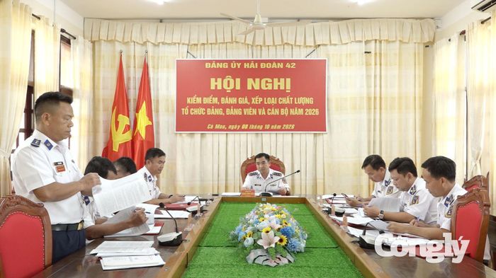Đảng ủy thảo luận, đóng góp ý kiến vào nội dung các dự thảo