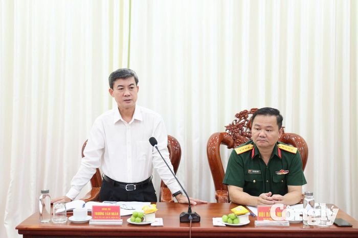 Phó Chủ nhiệm Thường trực Ủy ban Kiểm tra Tỉnh ủy Tây Ninh Trương Văn Hoàn phát biểu tại hội nghị.