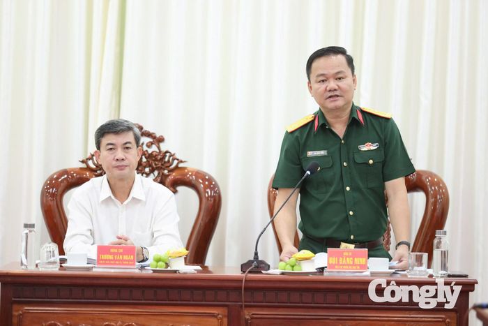 Đại tá Bùi Đăng Ninh – Phó Bí thư Thường trực Đảng ủy Quân sự tỉnh, Chính ủy Bộ CHQS tỉnh Tây Ninh phát biểu tại hội nghị.