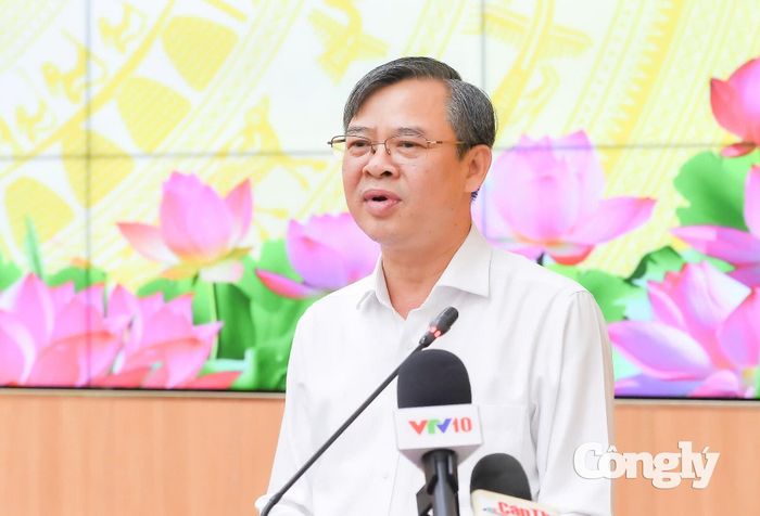 Phó Bí thư Thành ủy, Chủ tịch UBND TP. Cần Thơ Trương Cảnh Tuyên phát biểu