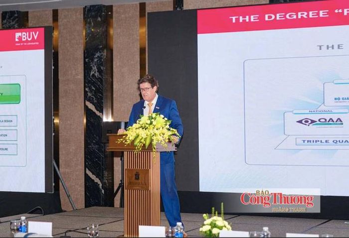 Giáo sư Rick Bennett, Phó Hiệu trưởng kiêm Phó Chủ tịch Trường đại học Anh quốc Việt Nam.
