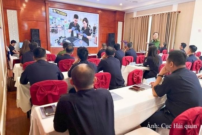 Tham gia giảng dạy, trao đổi chuyên môn còn có các báo cáo viên của Cục Cảnh sát điều tra tội phạm về ma túy (C04) và Học viện Cảnh sát nhân dân, Bộ Công an.
