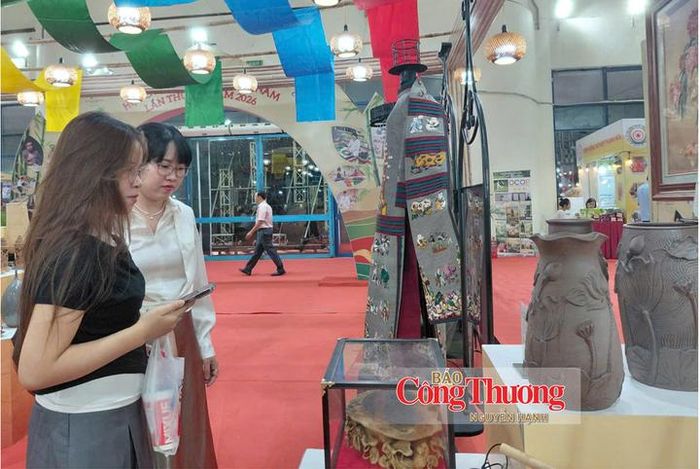 Sản phẩm làng nghề hội tụ tại Hội chợ.